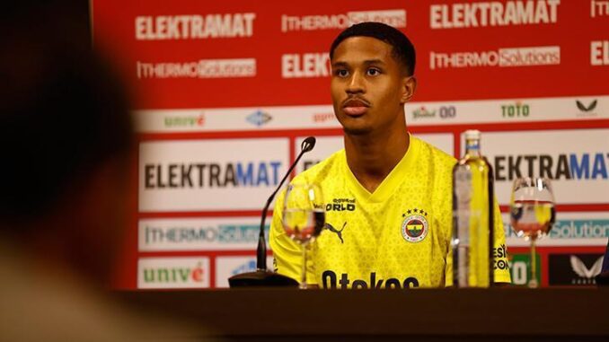 fenerbahcede-jayden-oosterwolde-vitrine-cikti-pZAD92Qb.jpg