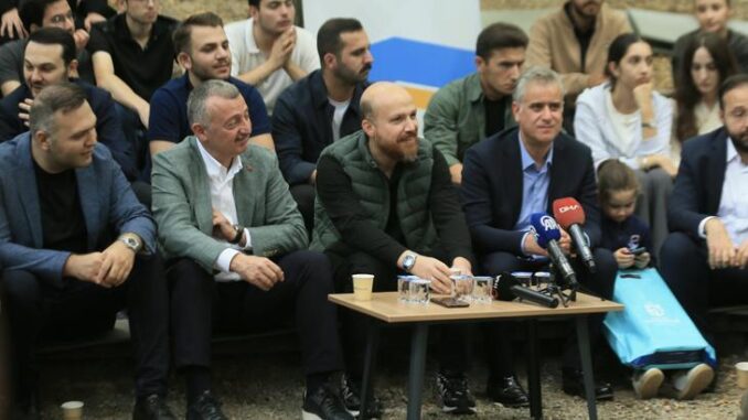 bilal-erdogan-kocaelide-insan-haklari-egitim-kampinda-genclerle-bulustu-yInUZmj1.jpg